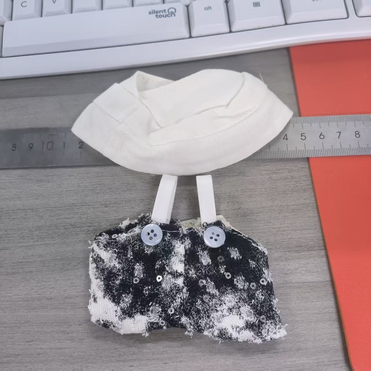 ReignSword 17cm Doll Clothes, 2 Pcs Set Contrast Sequined Suit with Overalls and Hat, Dress-Up-Replaceable Doll Outfits, Adorable Dolls Clothes Accessories for 6.7 Inches Dolls (Black, NO Doll) - 1