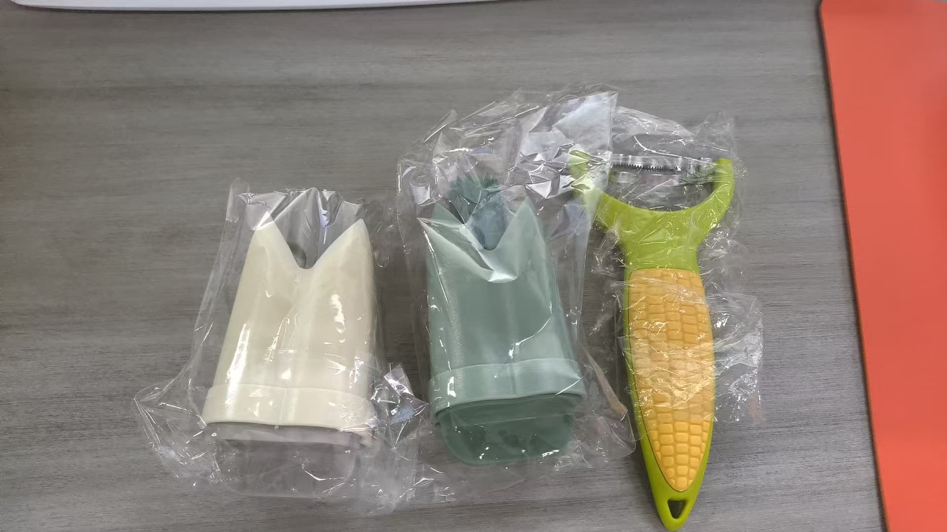 ReignSword 2 Pack Pepper Corer and Corn Peeler Set, Quick Deseeding & Cob Stripping Gadget, Bell Pepper Corer Seed Remover and Corn Thresher Kitchen Tool (Green, Beige) - 7