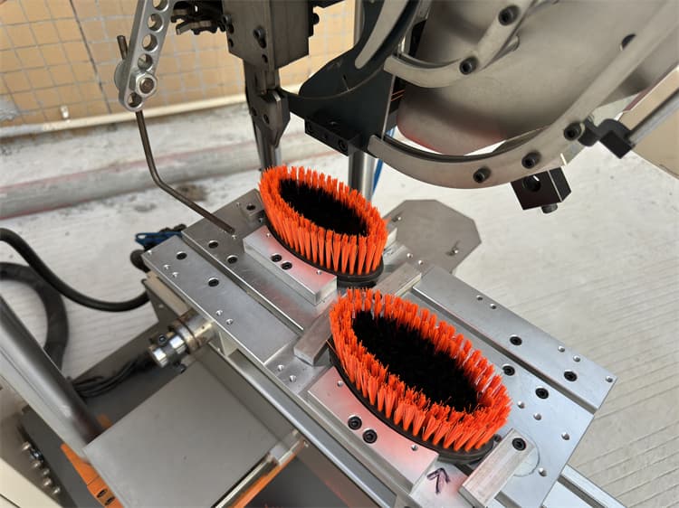 2 Axis 4 Axis CNC High Speed Broom Brush Tufting Machine - 3