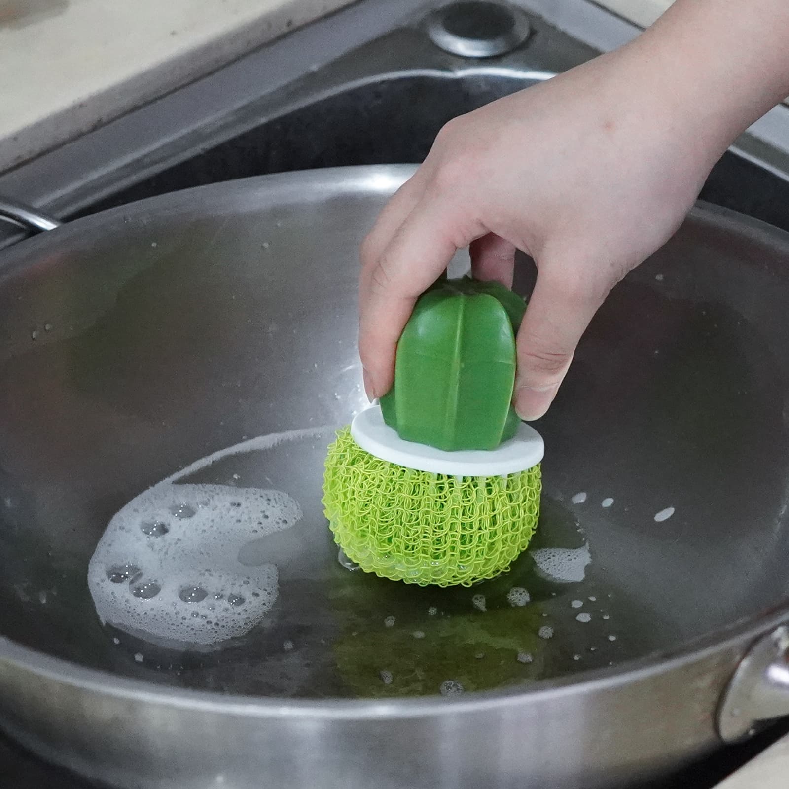 JANKOW Cactus Dish Mini Brush, Cactus Cleaning Brush, Cactus Cleaning Ball, with Drip Tray with 3 Replacement Brushes, for Cleaning Dishes, Pans, Pots, Sink, Countertop (1 Set Green) - 4