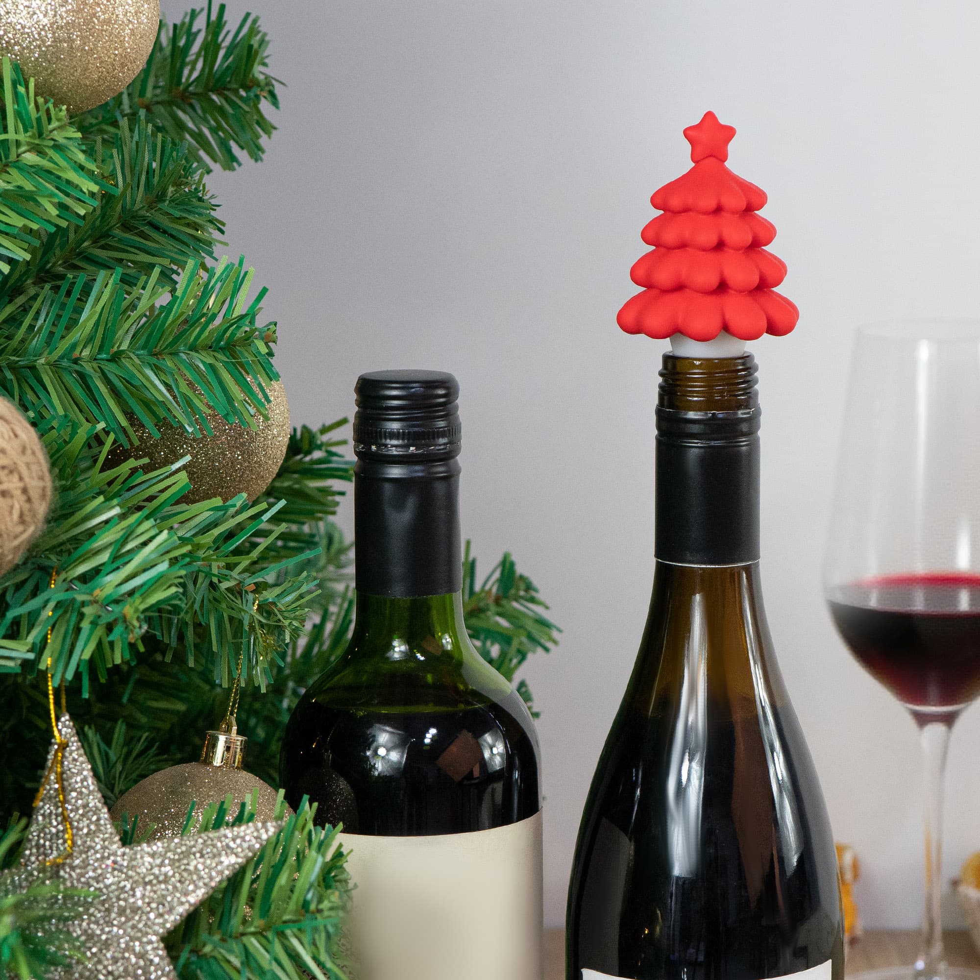 JANKINGS Christmas Tree Wine Stoppers – Cute Reusable Bottle Stopper for Wine, Holiday Party Supplies, Fun Decorative Wine Saver for Christmas Gifts and Festive Gatherings ( Red ) - 3