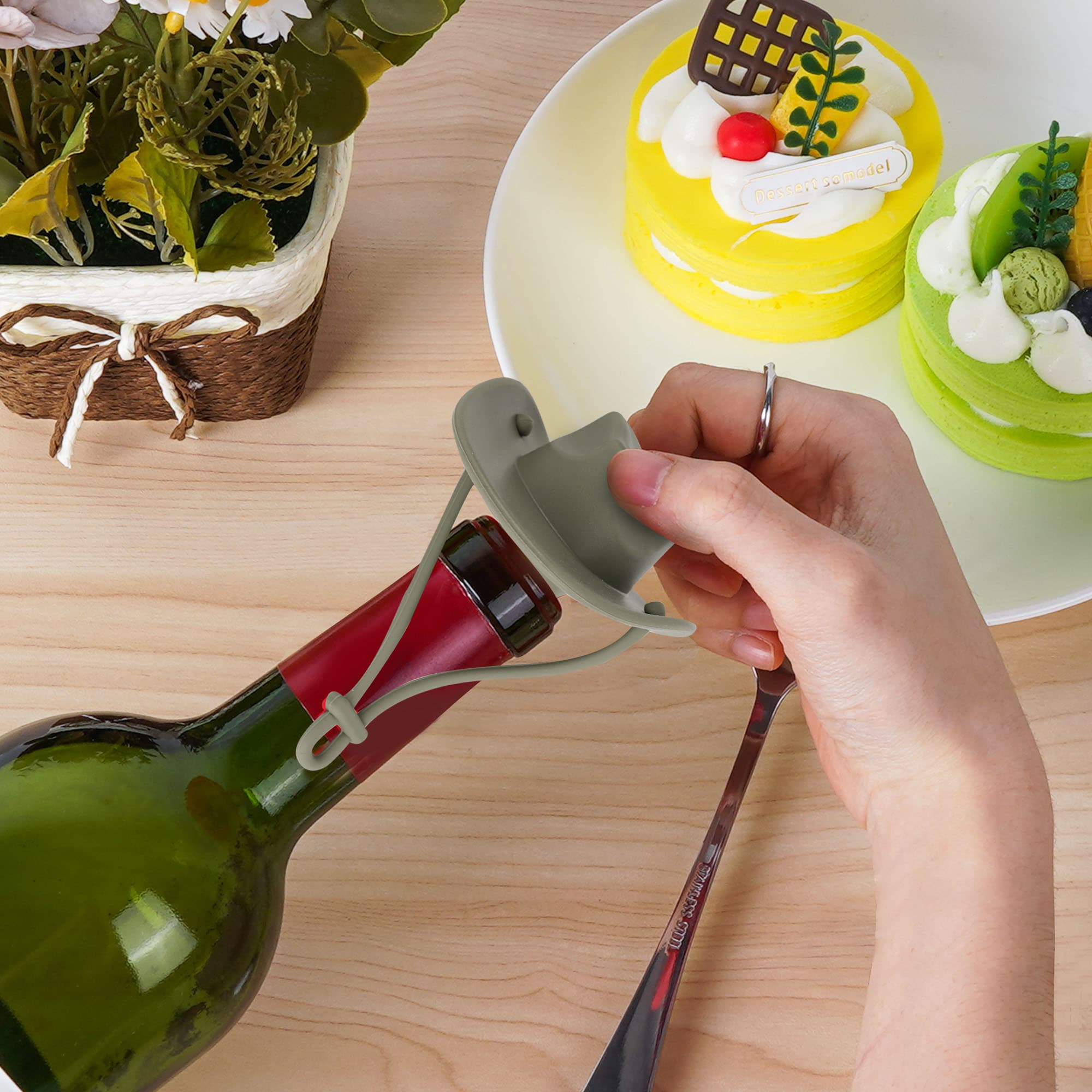 JANKOW Reusable Silicone Wine Stoppers Cowboy Hat Kitchen Decor, Wine Bottle Seal (1 Pack/Green) - 4