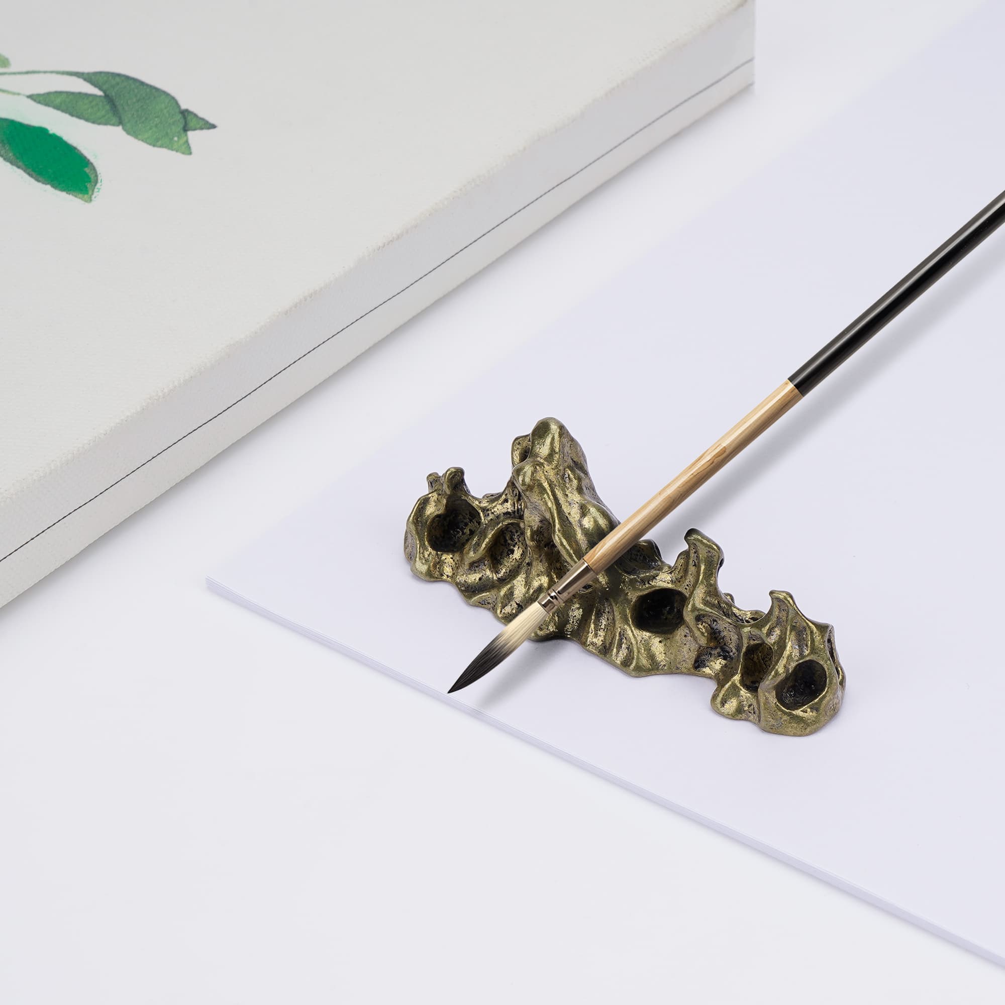 JANKOW Brass-Style Rockery Pen Rest and Paperweight, Metal Desk Pen Holder for Fountain Pens & Calligraphy Brushes, Yellow Gold Finish, 1-Pack - 3