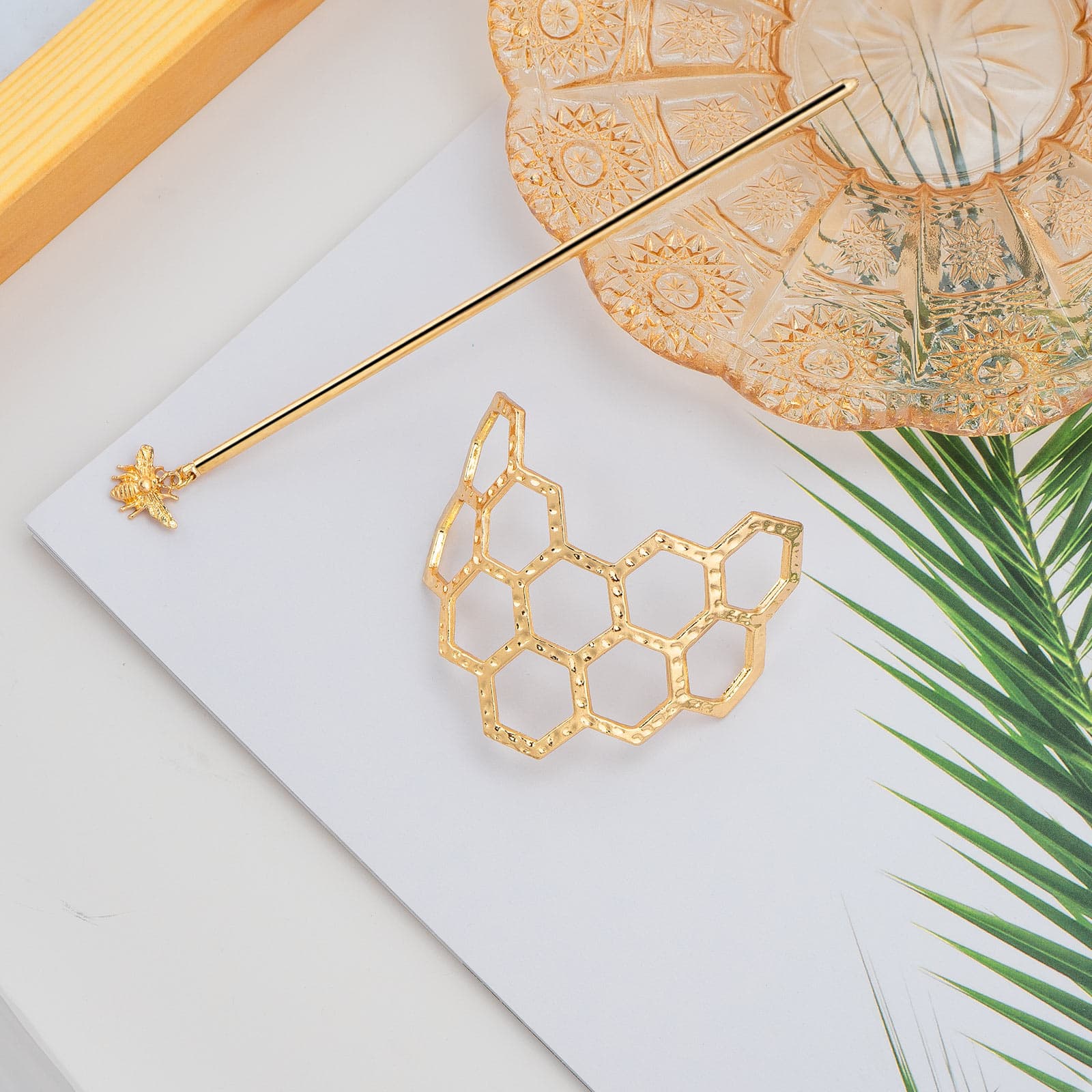 CAIRIAC Honeycomb Hair Clips Slide Hairpins Minimalist Bee Hair Barrette Bun Hair Pins Metal Hair Slide with Stick Creative Hair Accessories for Women Girls Gifts (Golden) - 4