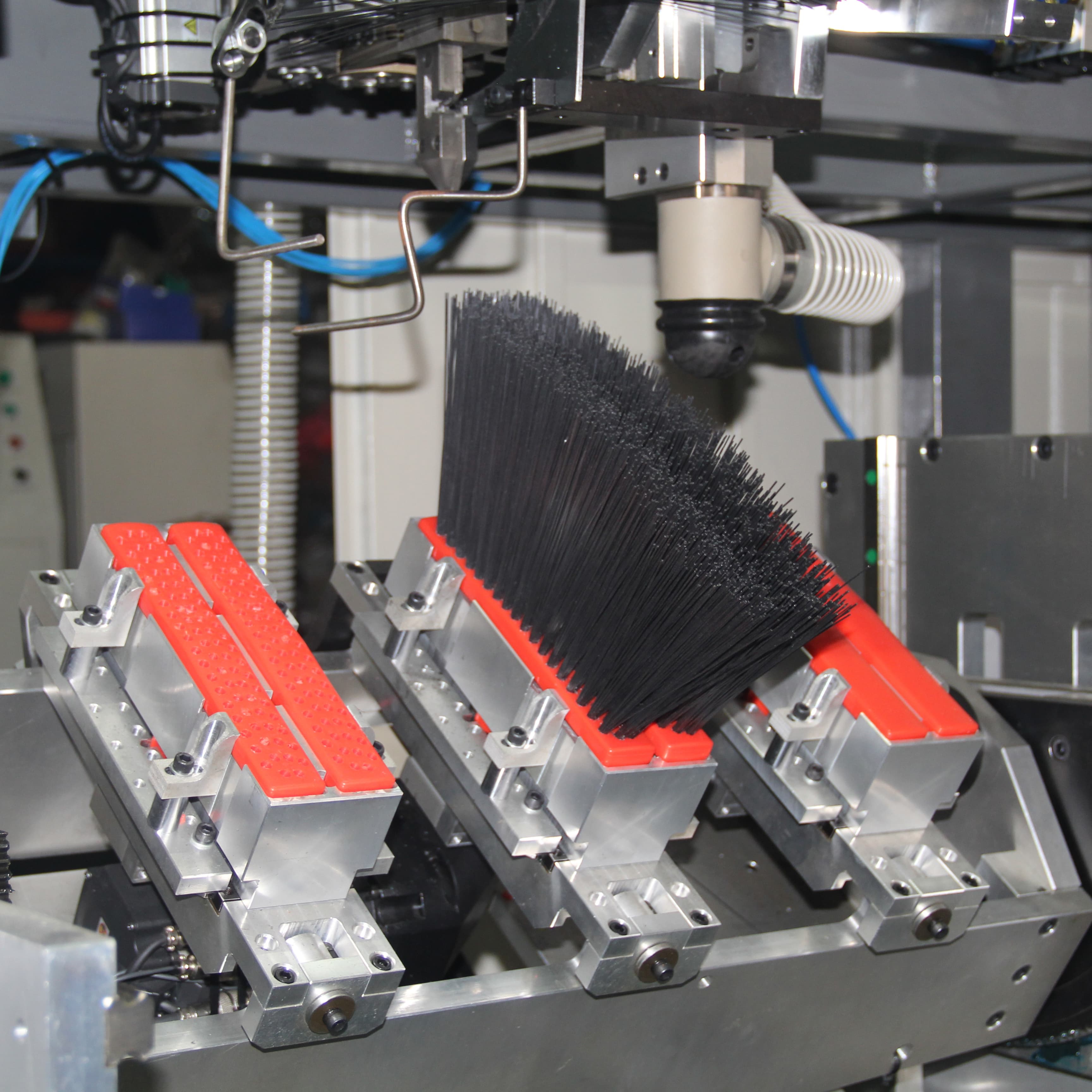 PiiWay High Capacity 5 Axis 3 Heads 2 Drilling and 1 Tufting Machine /brush Broom Trimming - 1